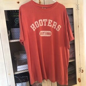Hooters Restaurant Vintage Men’s Tshirt Orange XL NWOT